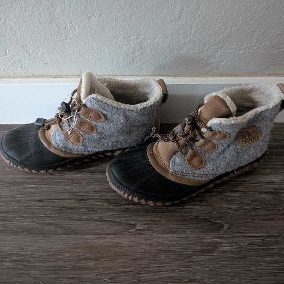 Cozy Kids' Winter Boots - Gray and Brown - Picture 2 of 5